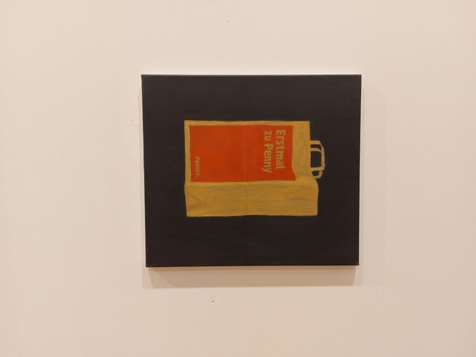 Eine rote Papiertüte auf Boden 